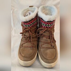 Toms Alpine Leather Embroidery Banded Faux Fur Lined Lace Up Sneaker Boot